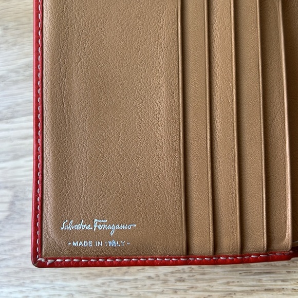 Authentic Vintage leather Ferragamo wallet. Orange. - Picture 4 of 11